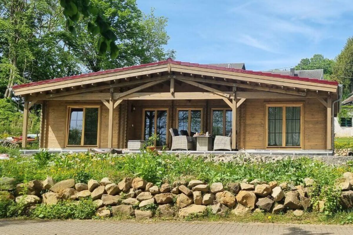 Pineca envía casas prefabricadas de madera a todo el mundo