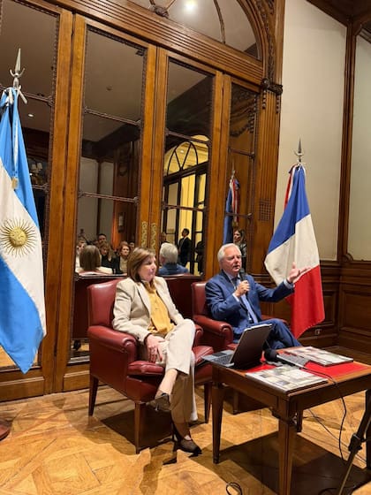 Pinedo y Bullrich, en la presentación del libro El espíritu de Occidente, en el club Francés.