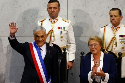 Piñera y Bachelet, durante el traspaso de mando en Chile