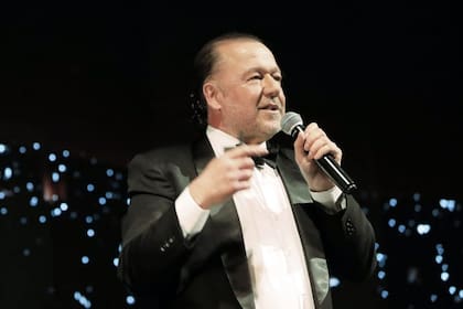 Piñeyro en el teatro, con "Volar es divino, aterrizar es humano"