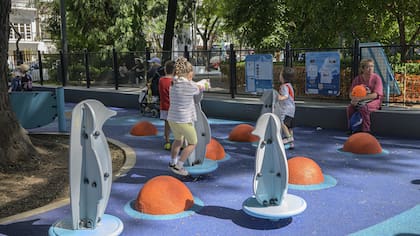 "Pinguinos" en la Plaza Alférez Sobral
