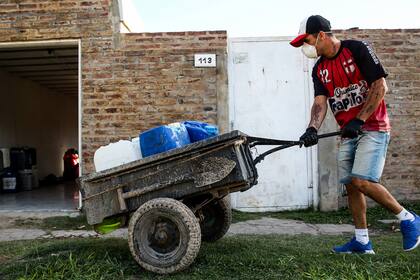 Pinino Areco, boxeador que se dedica a la venta ambulante en Marcos Paz, provincia de Buenos Aires
