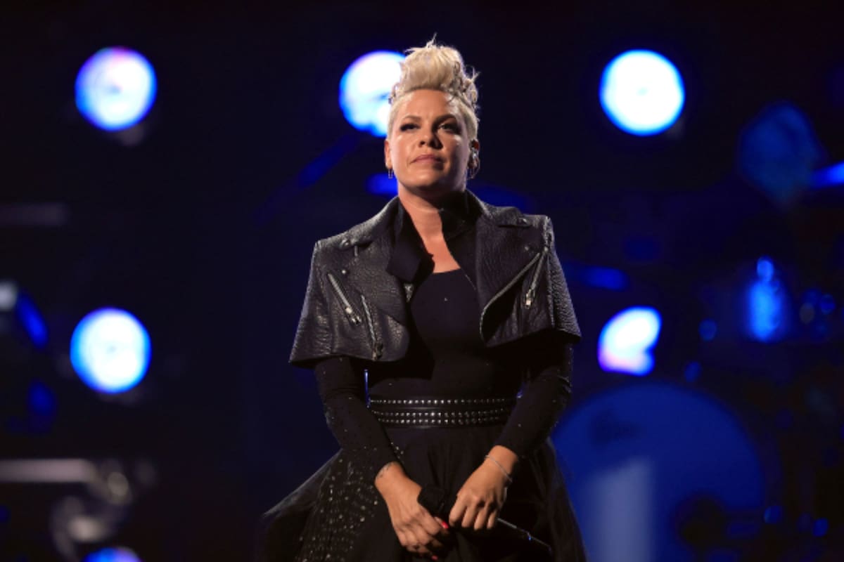 Pink se pronunció a favor de un equipo femenino de deportistas que decidió cambiar su uniforme a pesar del reglamento del deporte: "Estoy muy orgullosa"
