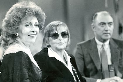 Pinky, Cacho Fontana y la inmensa Tita Merello en un tramo de Las 24 horas de Malvinas