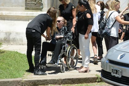 Pinky, desconsolada por la muerte de su hijo mayor