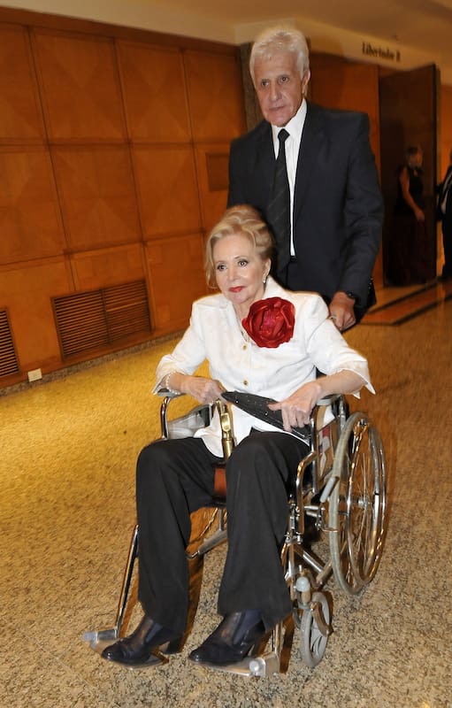 Pinky necesitó ayuda para movilizarse cuando concurrió, por última vez, a la entrega de los premios Martín Fierro