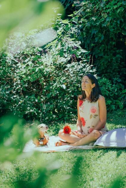 Pinky Zuberbühler, nutricionista y wellness coach con 30 años de experiencia, afirma que meditar ayuda a la mente a cambiar los hánitos