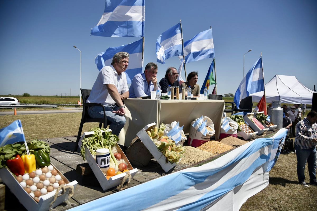 Pino, Achetoni, Chemes y Lucas Magnano (Coninagro) en la asamblea de productores en Armstrong, Santa Fe