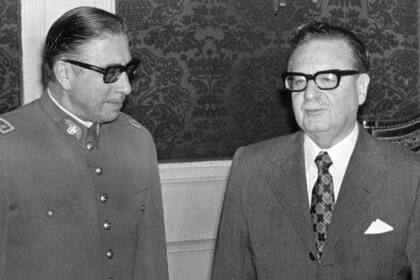 Pinochet fue nombrado por Allende comandante en jefe del Ejército chileno apenas tres semanas antes del golpe en que lo derrocó