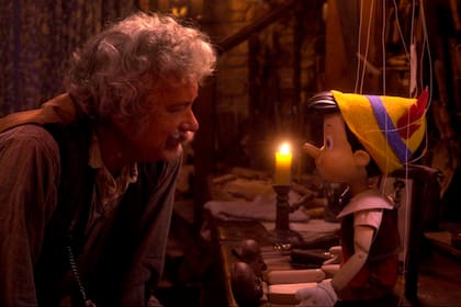 Pinocho es sinónimo de la película de animación de Disney sobre una marioneta de madera cuya nariz puntiaguda crece cada vez que dice una mentira, pero el relato original no trata principalmente de la mentira. Foto: Pinocho (2022) con Tom Hanks