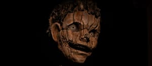 La versión más oscura del clásico infantil encuentra el equilibrio entre el horror y el humor