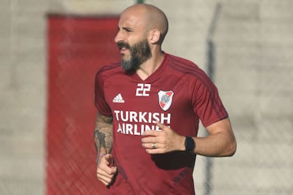 Pinola recibió el alta médica y volvió a entrenarse con sus compañeros.
