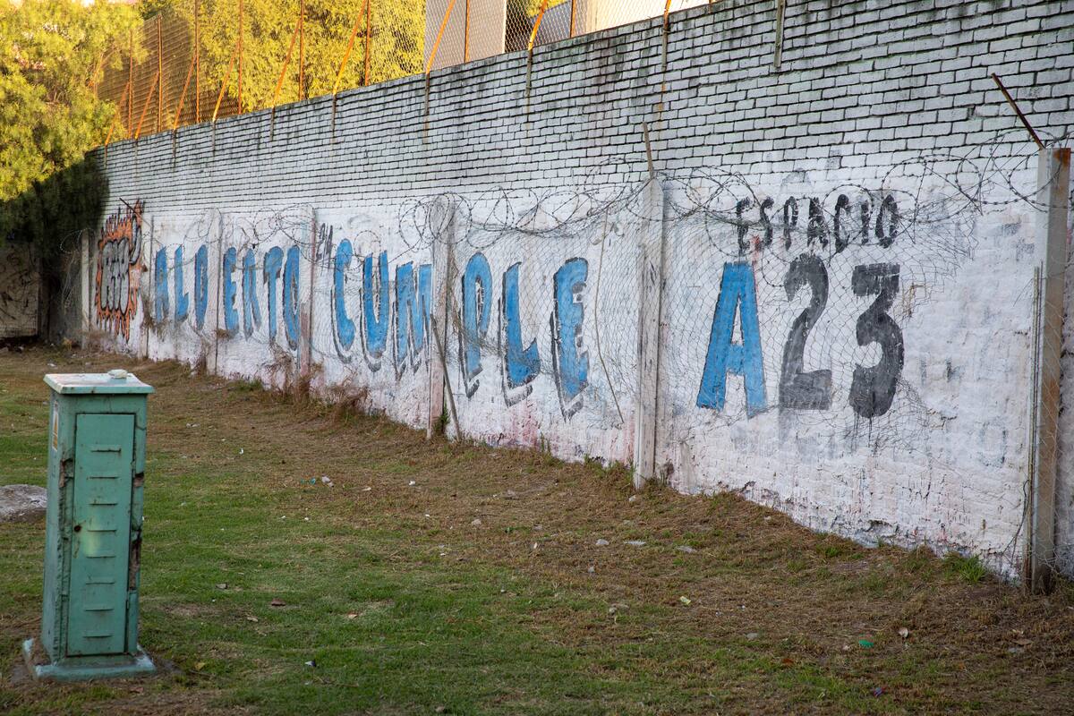 Pintada de Alberto 23, ESPACIO A23, sobre la Av. Lugones mano al centro sobre los fondos del Club River Plate