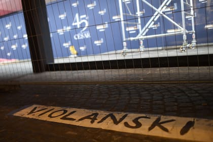 Pintadas en las inmediaciones a la sala Pleyel, donde se celebra la entrega de los Cesar