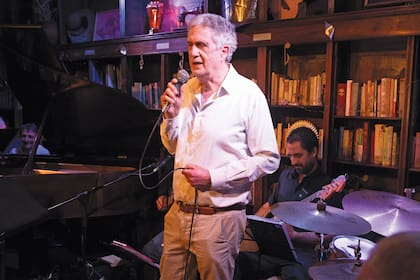 Pío Roviralta, hermano de Huberto, fue otro de los cantantes invitados que se sumó al show