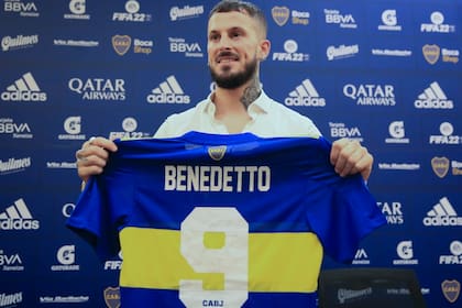 Pipa Benedetto, con la 9 de Boca, listo para su segunda etapa en la Ribera