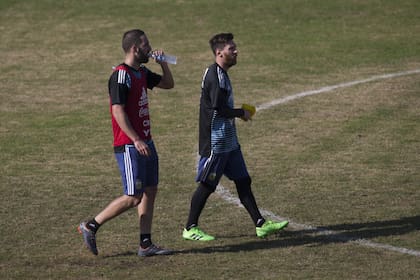 Pipa Higuaín y Lionel Messi, cartas ofensivas de Argentina