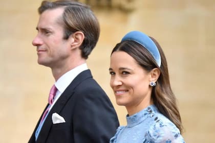 Pippa Middleton y su esposo James Matthews, en la boda de Lady Gabriella Windsor y Thomas Kingston, en la capilla de San Jorge (Pool)