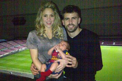 Pique y su familia, felices