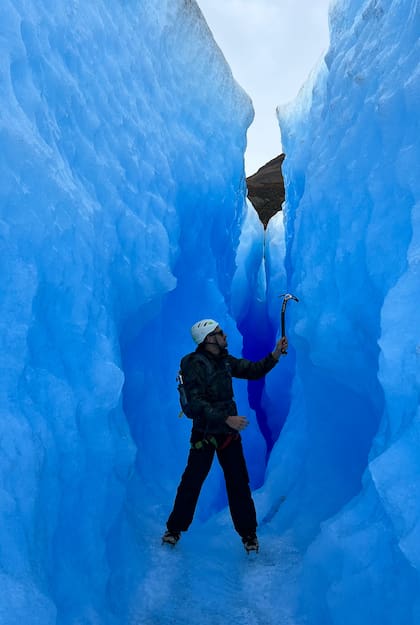 Piqueta en mano, para la foto. La escalada en hielo es sólo apta para profesionales.