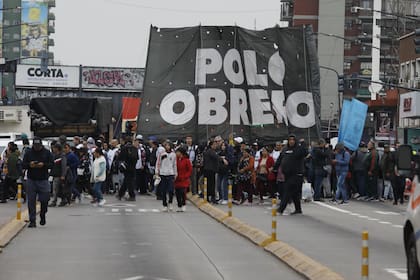 Los movimientos sociales van hacia la quinta de Olivos en medio de un fuerte operativo policial