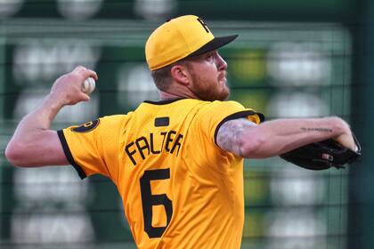 Piratas dan a Don Kelly una victoria en su debut como manager, 3-2 sobre Bravos