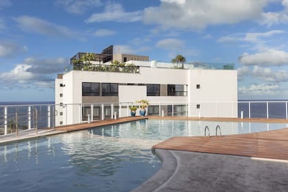 Piscina del Novotel Salvador Rio Vermelho: la mejor puesta de sol de la ciudad.