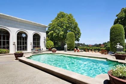 Piscina, espacios verdes y once habitaciones: así es la última mansión de Elon Musk