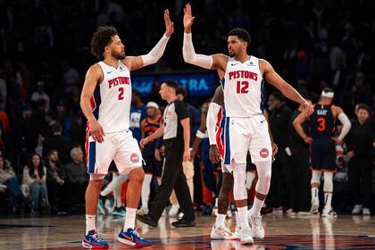 Pistons rompen récord de la NBA de 15 derrotas seguidas en playoffs y vencen 100-94 a Knicks