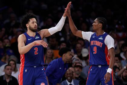 Pistons vencen a Knicks 106-103 en 5to partido y siguen con vida en serie de playoffs