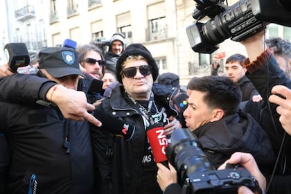 Pity Alvarez entrando al tribunal Oral en lo Criminal Nº29 para ser juzgado