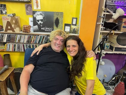 Pity Álvarez junto a Julieta Laso