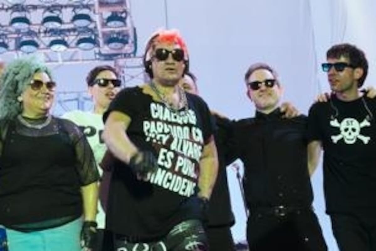 Pity Álvarez y su banda al cierre del show de este sábado 20 en el estadio Mario Kempes de Córdoba