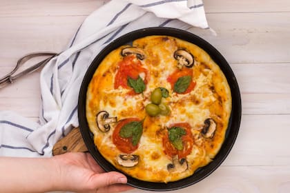 Pizza de polenta: No solo se cocina en pocos minutos, sino que no requiere amasado ni levado
