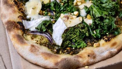 Pizza napoletana con extra kale. Foto gentileza de The Pizza OTL