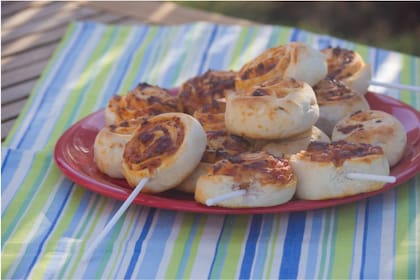 Pizza rolls: arrollados de masa de pizza.