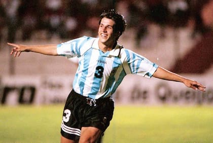 Placente con la camiseta de la selección argentina