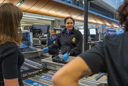 Planificar con anticipación y preparar el equipaje de manera adecuada puede facilitar el proceso de inspección y su experiencia de viaje en el aeropuerto