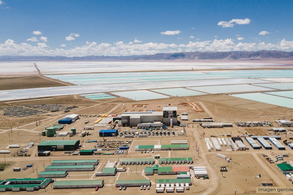 Planta de producción de carbonato de litio, Sales de Jujuy, en el salar de Olaroz.