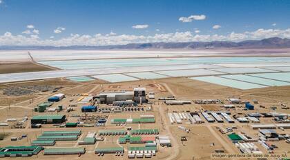 Planta de producción de carbonato de litio, Sales de Jujuy, en el salar de Olaroz.