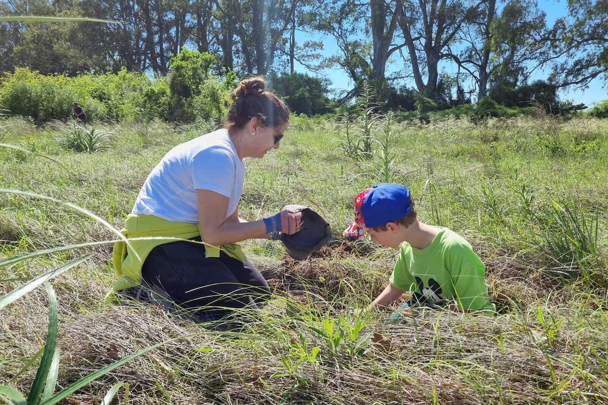 Plantación de árboles en la Reserva El Potrero, una nueva baldosa en la Ruta Verde