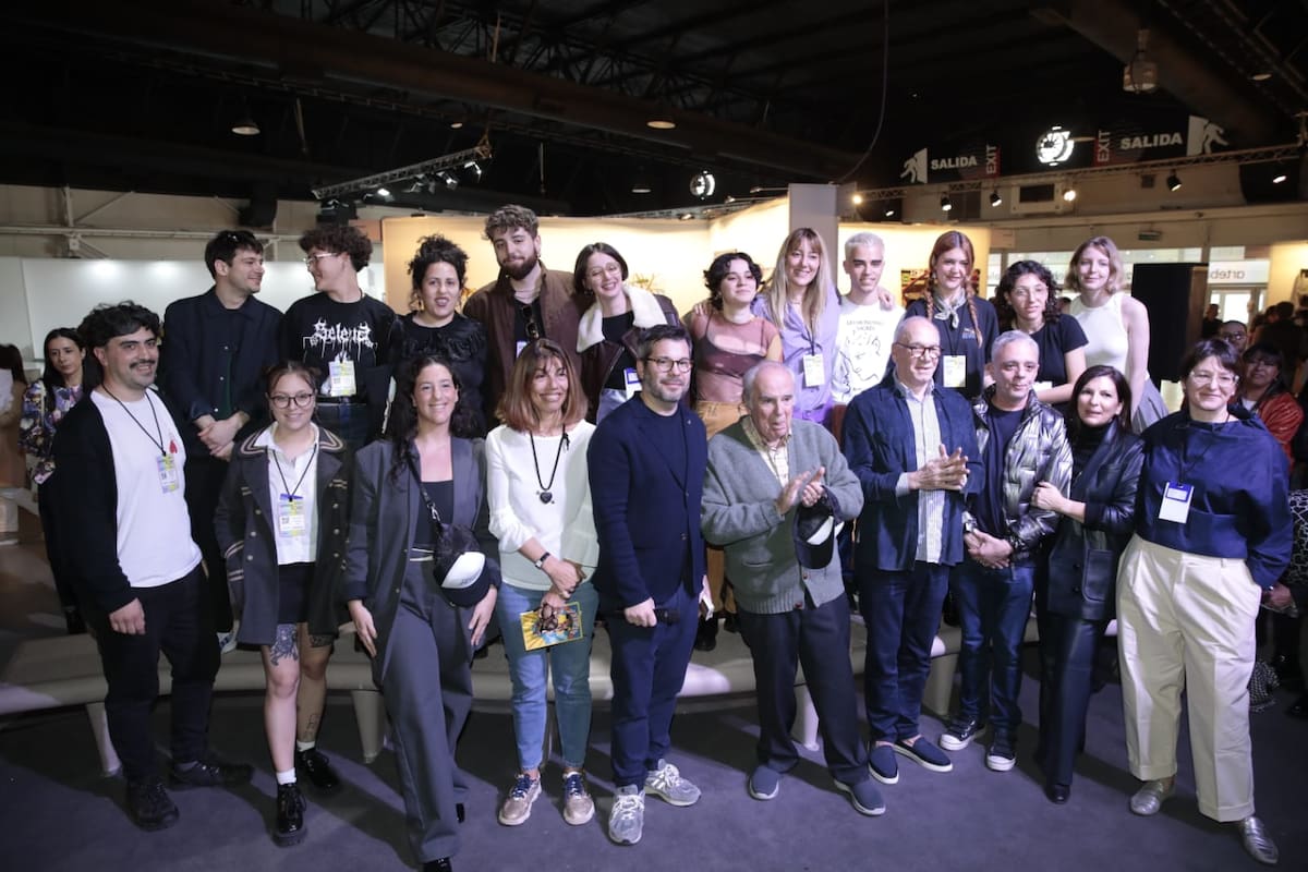 Plantel completo de Premio en Obra en Utopia: los organizadores, Joaquín Rodríguez y Abel Guaglianone, y su antecesor, Juan Cambiaso; el jurado, Raúl Flores, Nicole Moises y Claudia Akian, y los ganadores, Valeries Factory, Moria galería, Yuyyu Puleston de NN, Sofía Rossa de Luogo, Eva Cafiero de Aura VTV y Casa Proyecto.