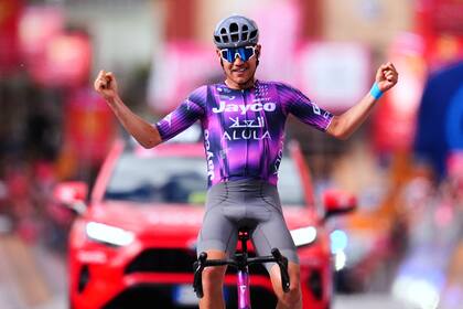 Plapp gana la octava etapa y Ulissi es el primer italiano en liderar el Giro en cuatro años