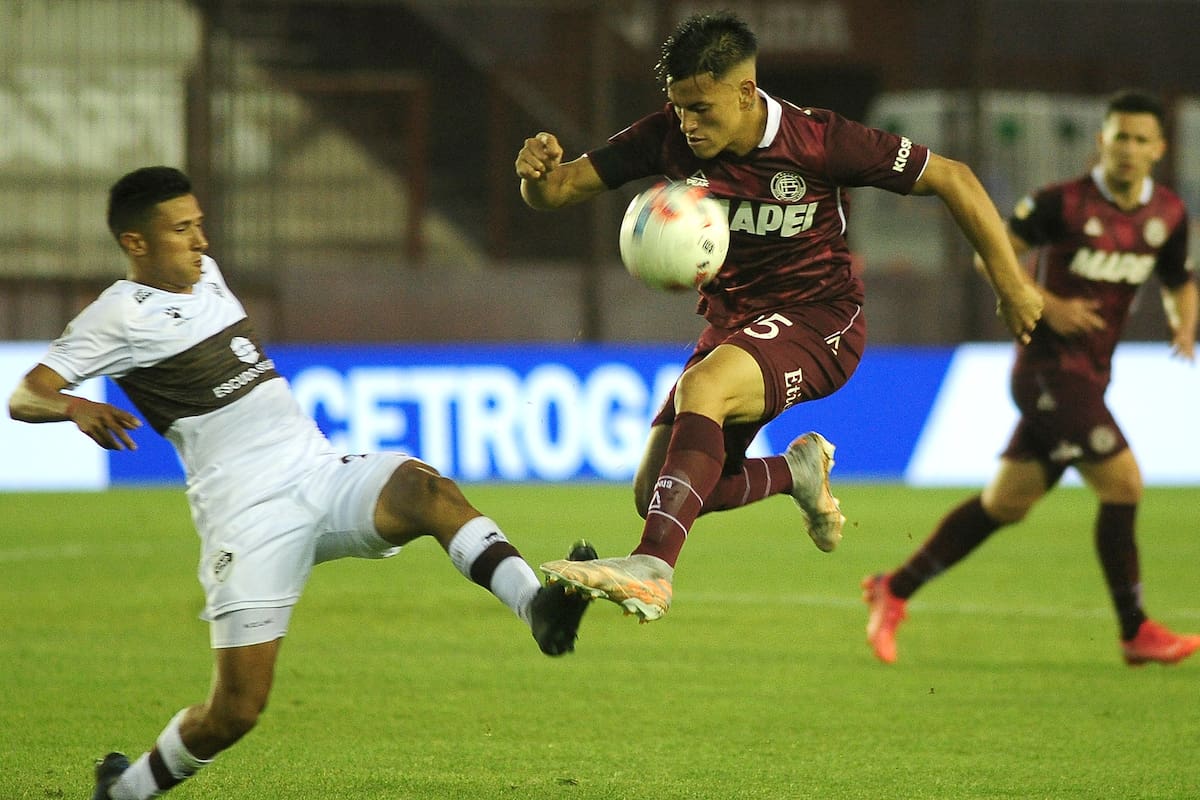 Platense le arrebató un punto inesperado a Lanús después de estar dos goles abajo a pocos minutos del final