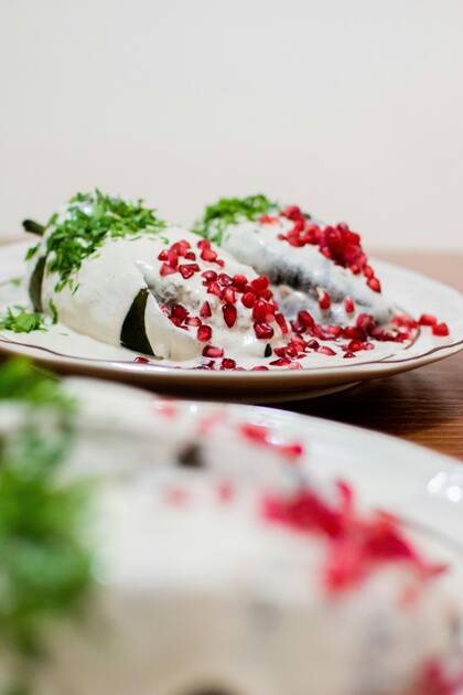 Platillo tradicional mexicano chiles en nogada (Pexels/Amy Farías)