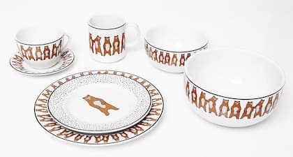 Plato de postre, plato playo, cuenco, taza y plato de té, mug y bowl grande (Pesqueira, $ 423, $ 540, $ 644, $ $ 446, y $ 1311).