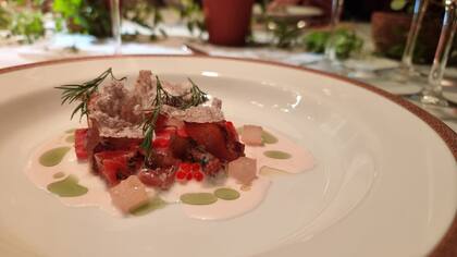 Plato ganador del concurso, que tiene como ingredientes centrales la trucha y la pera