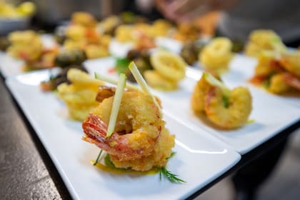 Platos livianos y gustosos para acompañar el aperitivo en Madero