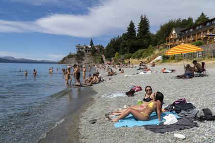 Playa Bonita, en Bariloche, una de las zonas más afectadas por la ola de calor