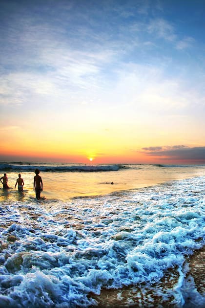 Playa de Santa Teresa, en Costa Rica, país que está entre los más felices del mundo